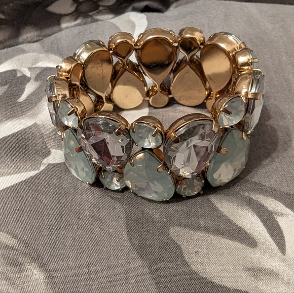 🌟3/$20🌟Statement Bracelet - Picture 3 of 4